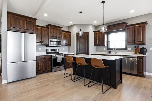 50 Ridgewood Drive, Hiawatha, IA 52233