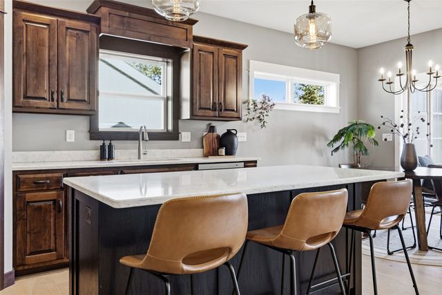 50 Ridgewood Drive, Hiawatha, IA 52233