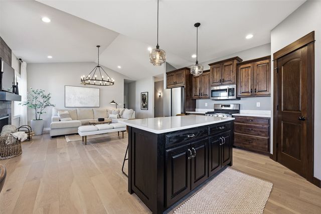 50 Ridgewood Drive, Hiawatha, IA 52233