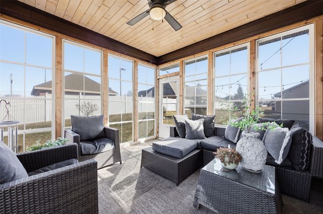 50 Ridgewood Drive, Hiawatha, IA 52233