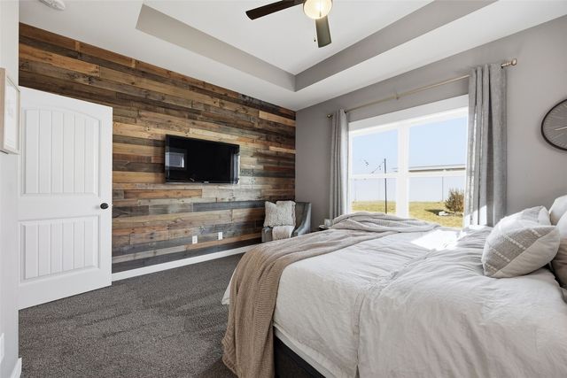 50 Ridgewood Drive, Hiawatha, IA 52233