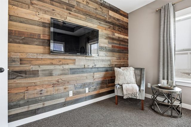 50 Ridgewood Drive, Hiawatha, IA 52233