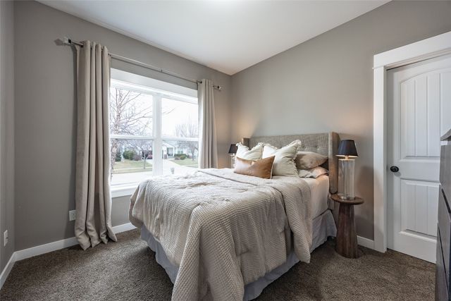 50 Ridgewood Drive, Hiawatha, IA 52233