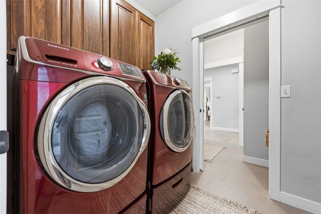 50 Ridgewood Drive, Hiawatha, IA 52233