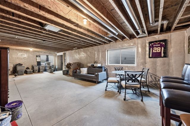 50 Ridgewood Drive, Hiawatha, IA 52233