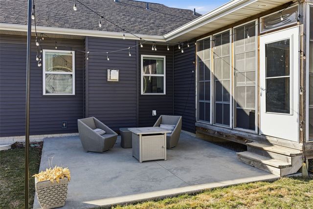 50 Ridgewood Drive, Hiawatha, IA 52233