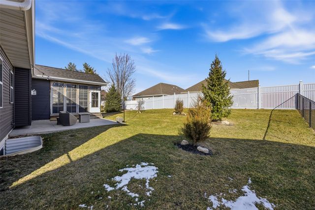 50 Ridgewood Drive, Hiawatha, IA 52233
