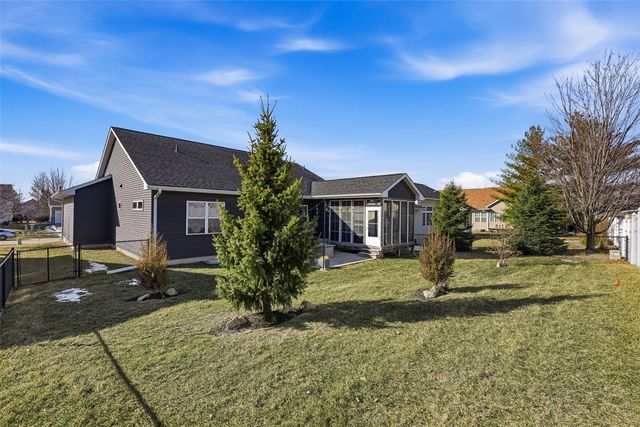 50 Ridgewood Drive, Hiawatha, IA 52233