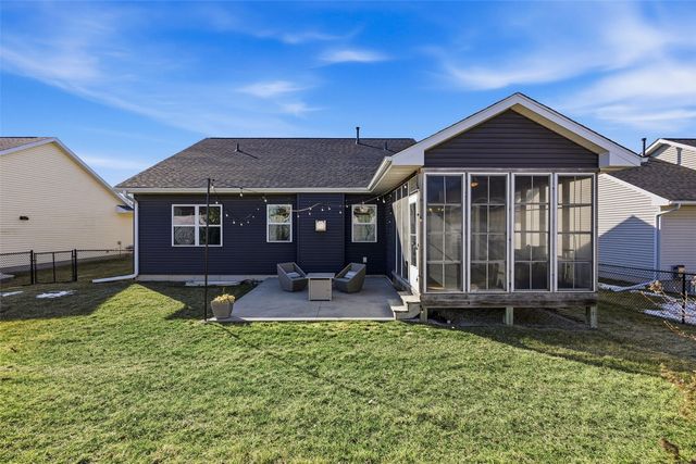 50 Ridgewood Drive, Hiawatha, IA 52233