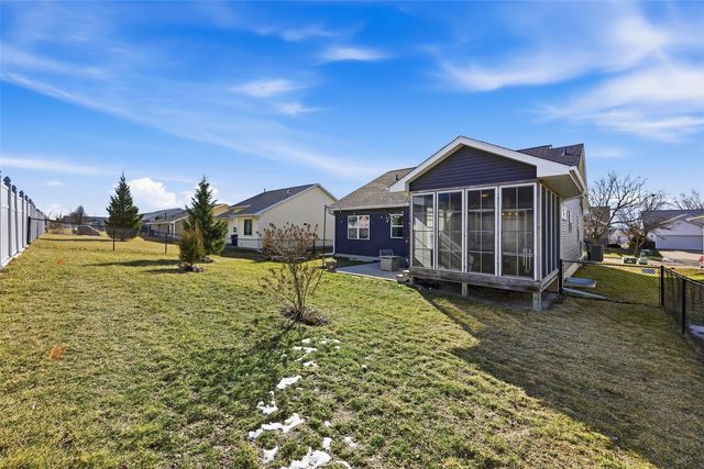 50 Ridgewood Drive, Hiawatha, IA 52233