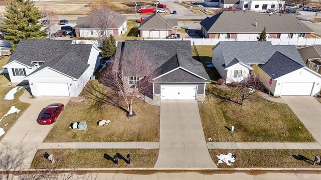 50 Ridgewood Drive, Hiawatha, IA 52233