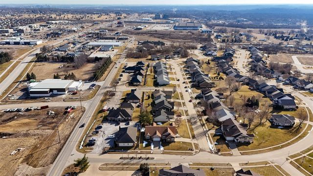 50 Ridgewood Drive, Hiawatha, IA 52233