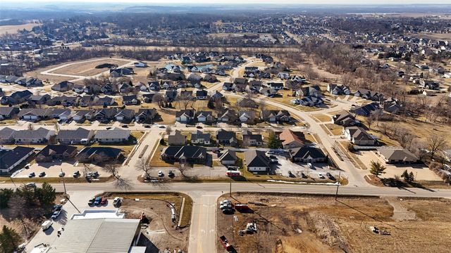 50 Ridgewood Drive, Hiawatha, IA 52233