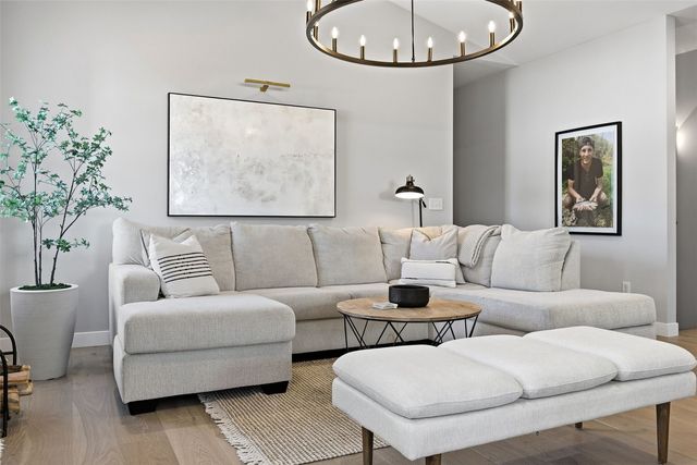 50 Ridgewood Drive, Hiawatha, IA 52233