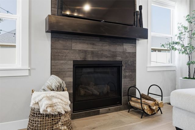 50 Ridgewood Drive, Hiawatha, IA 52233