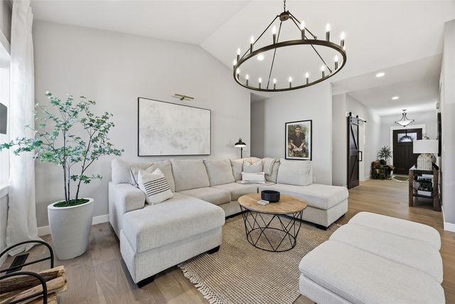 50 Ridgewood Drive, Hiawatha, IA 52233