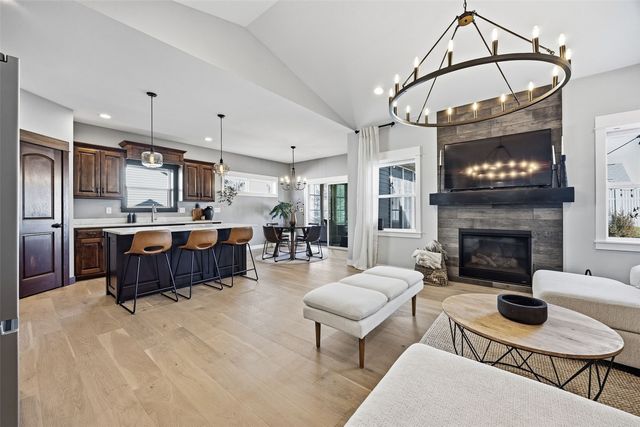 50 Ridgewood Drive, Hiawatha, IA 52233