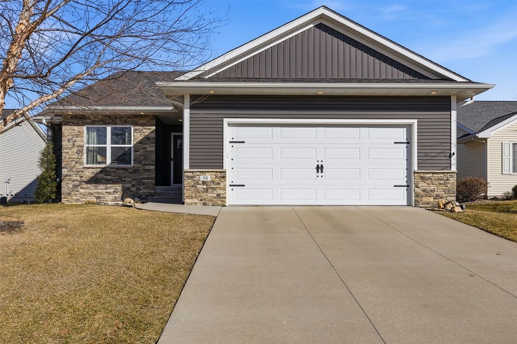 50 Ridgewood Drive, Hiawatha, IA 52233
