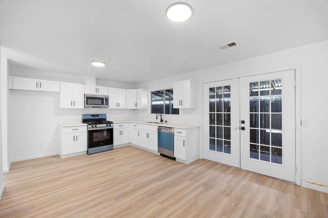 8000 37th Ave, Sacramento, CA 95824