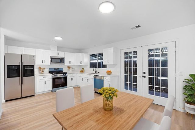 8000 37th Ave, Sacramento, CA 95824