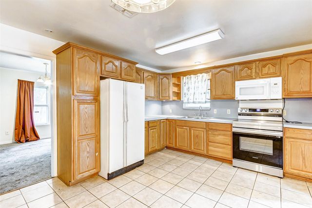 126 Margie Lane, Houston, TX 77037