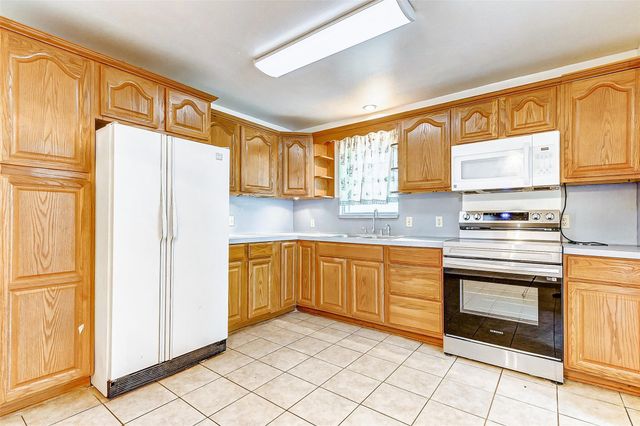 126 Margie Lane, Houston, TX 77037