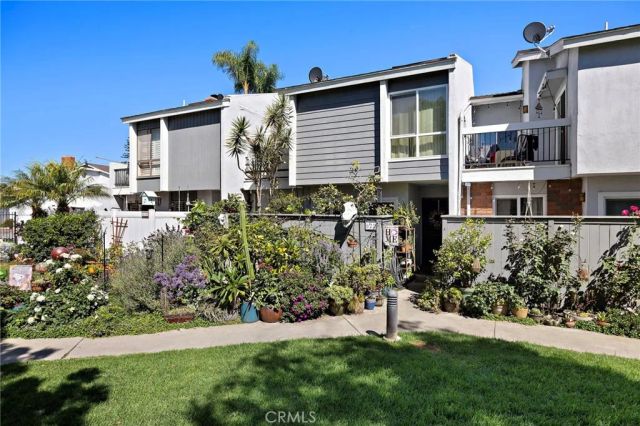 622 Whitney Way, Costa Mesa, CA 92626