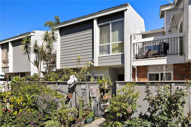 622 Whitney Way, Costa Mesa, CA 92626