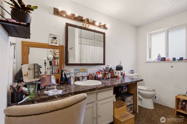 10010 15th Avenue Ct E, Tacoma, WA 98445