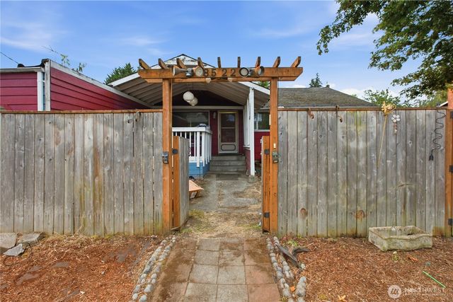8522 29th Street W, University Place, WA 98466