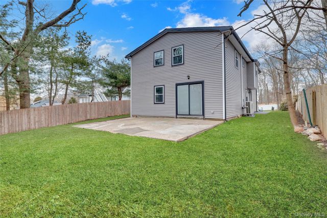 567 Puritan Drive, Shirley, NY 11967