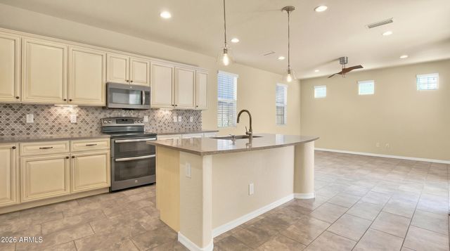 15912 S 11TH Way, Phoenix, AZ 85048