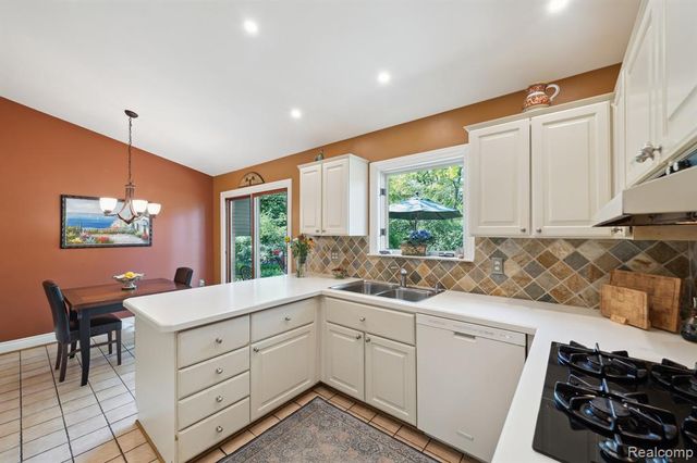 2650 Binbrooke Drive, Troy, MI 48084