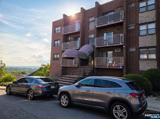 201 12th 25, Palisades Park, NJ 07650