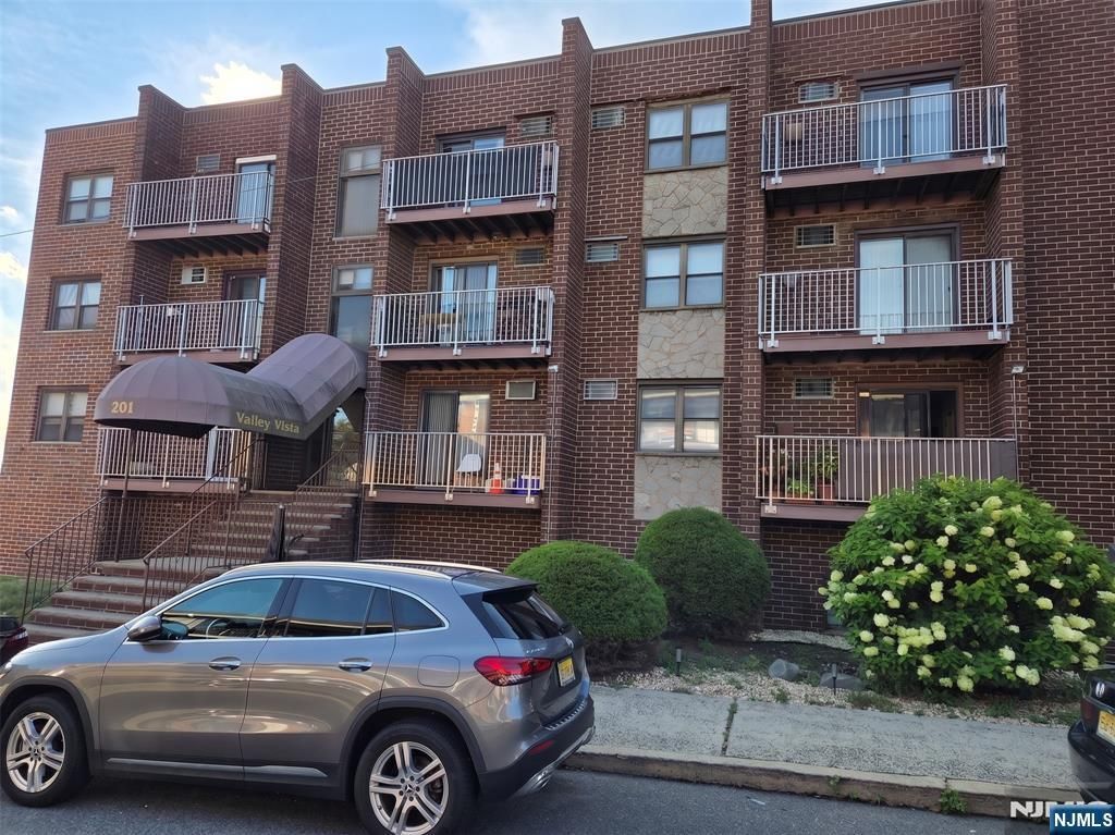 201 12th 25, Palisades Park, NJ 07650