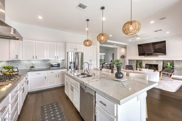 20 Holston Hills Road, Henderson, NV 89052