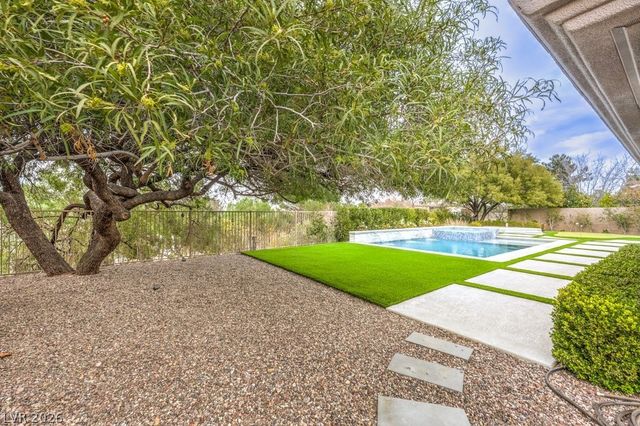 20 Holston Hills Road, Henderson, NV 89052