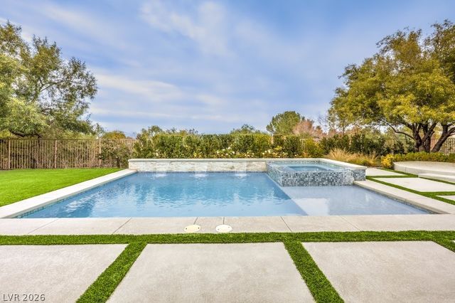 20 Holston Hills Road, Henderson, NV 89052