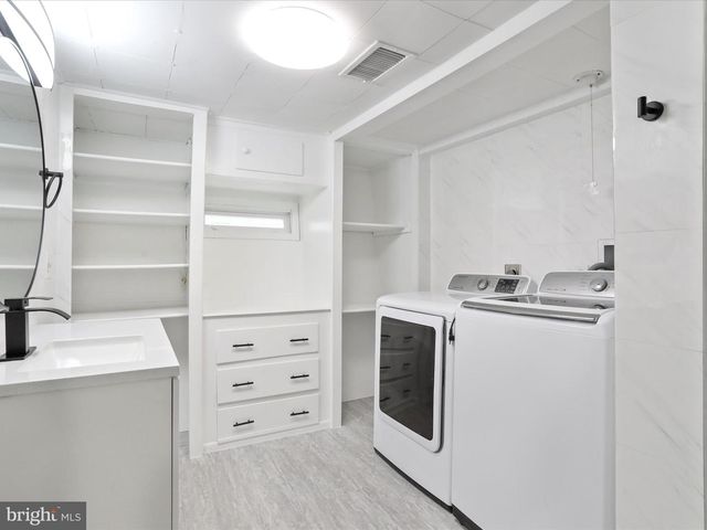 112 RIVERVIEW DR, Falling Waters, WV 25419