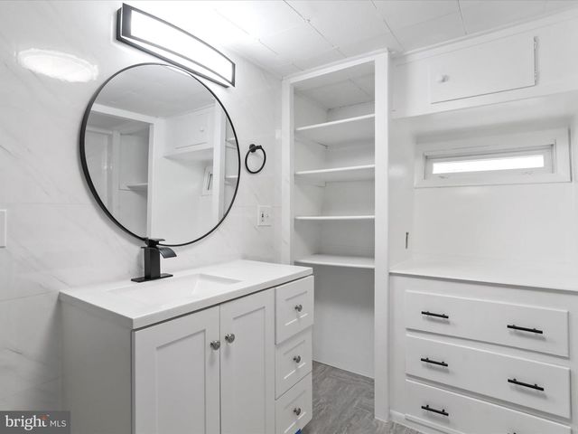 112 RIVERVIEW DR, Falling Waters, WV 25419