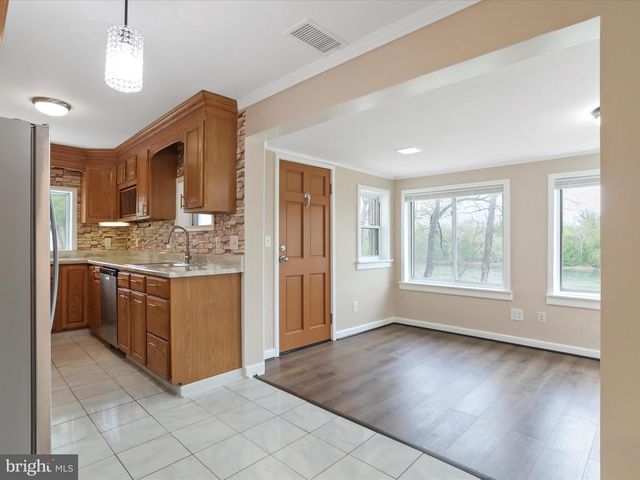 112 RIVERVIEW DR, Falling Waters, WV 25419