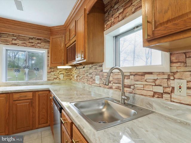 112 RIVERVIEW DR, Falling Waters, WV 25419