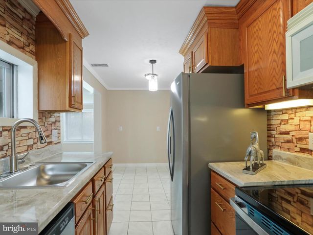 112 RIVERVIEW DR, Falling Waters, WV 25419