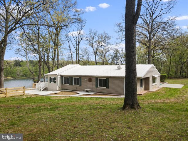 112 RIVERVIEW DR, Falling Waters, WV 25419