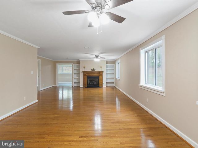 112 RIVERVIEW DR, Falling Waters, WV 25419