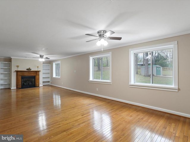 112 RIVERVIEW DR, Falling Waters, WV 25419