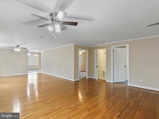 112 RIVERVIEW DR, Falling Waters, WV 25419