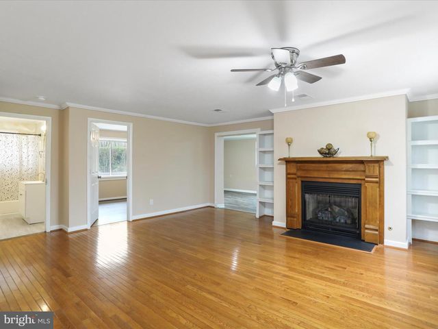 112 RIVERVIEW DR, Falling Waters, WV 25419