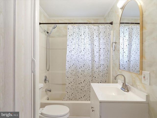 112 RIVERVIEW DR, Falling Waters, WV 25419