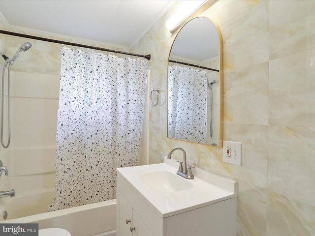 112 RIVERVIEW DR, Falling Waters, WV 25419